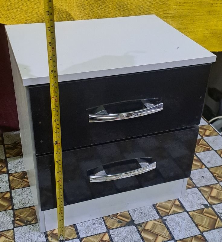 MESA DE LUZ EN MDF EN EXCELENTES CONDICIONES - imagen 3