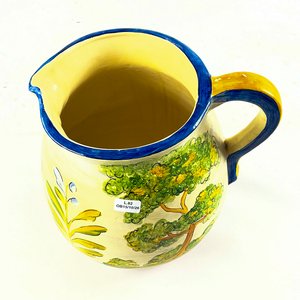 Jarra de Cerámica Beige con Paisaje Pintado y Asa Azul - imagen 2