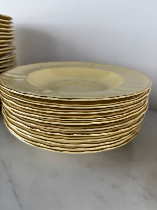 Platos y sopera en loza inglesa de Bovey Pottery - imagen 5