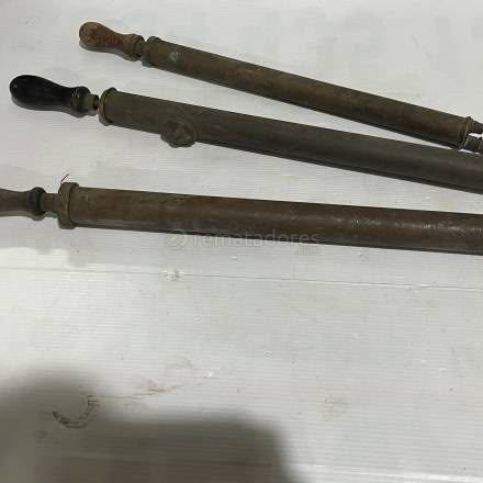 Lote de 3 Pulverizadores Antiguos de Bronce y Madera