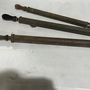 Lote anterior: Lote de 3 Pulverizadores Antiguos de Bronce y Madera