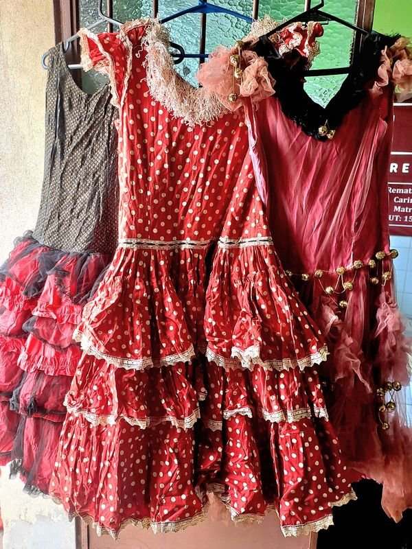 Vestimentas de Flamenco Españolas de Segunda Mano en Muy Buenas Condiciones - imagen 3