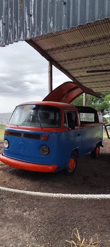 Foodtruck Volkswagen Kombi Azul y Naranja con Caja de Acero Inoxidable