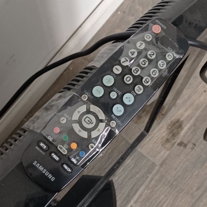 TV Samsung de 32 pulgadas con control remoto - imagen 3