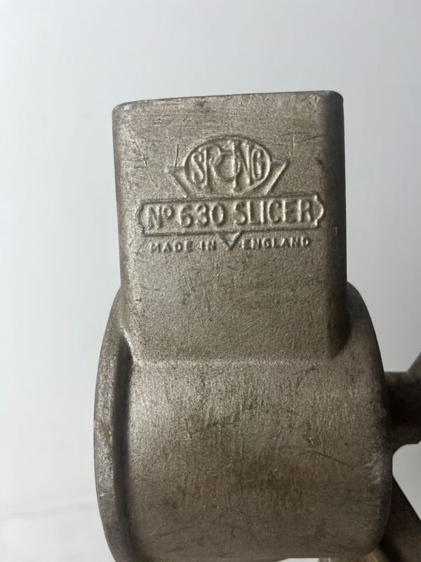 Rebanador antiguo de metal, excelente condición - imagen 3
