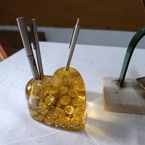 Set de Escritorio Antiguo: Busto Artigas, Candelabro, Porta Lápices y Pluma - imagen 3
