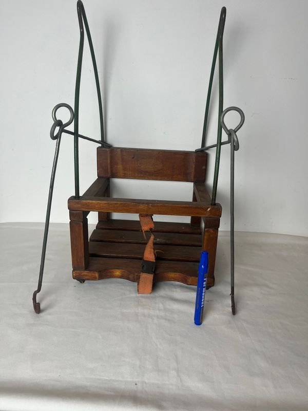 Hamaca de madera con diseño antiguo y detalles artesanales - imagen 8