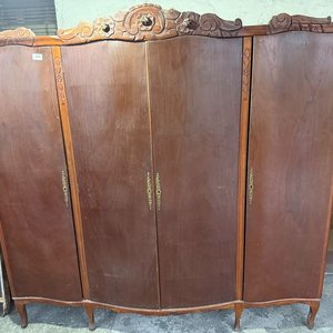 Ropero Antiguo Estilo Francés de Madera con 4 Puertas y Detalles Tallados - imagen 1