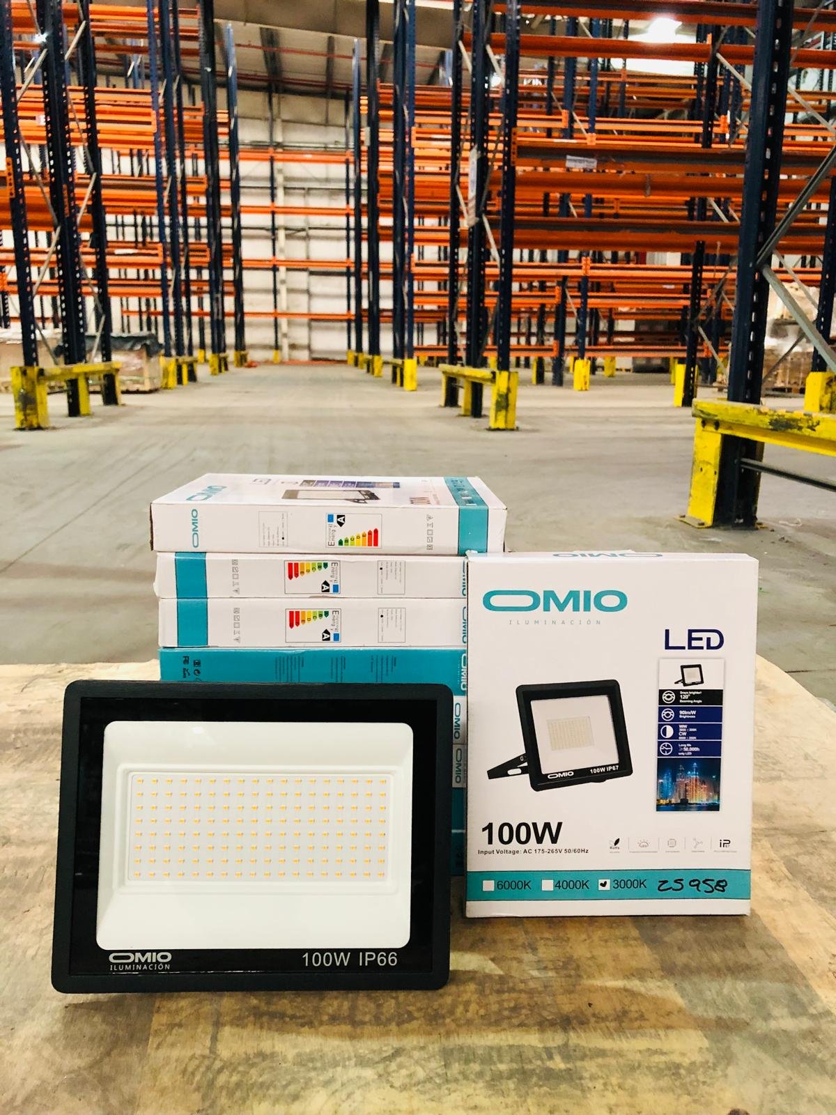 Lote de 9 Focos LED OMIO 100W para Exterior IP66