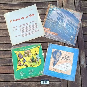 Lote siguiente: Cuatro discos de vinilo de larga duración: ¨El Sueño de un Vals¨ - ¨Valse Inolvidables¨ - ¨Cuentos y Rondas Infantiles Vol. I¨ - ¨Héctor Gagliardi¨