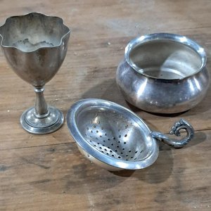 Lote siguiente: Set de Escurridor de Té y Copita para Huevo Duro de Plata