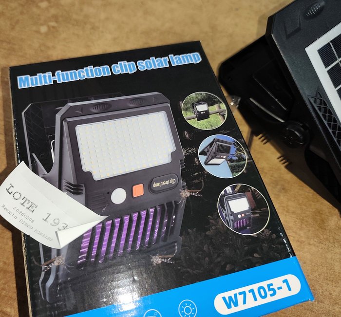 Lámpara LED recargable con sensor y repelente de insectos - imagen 5