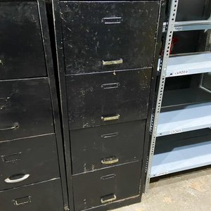 Lote siguiente: Fichero Metálico Negro de Cuatro Cajones