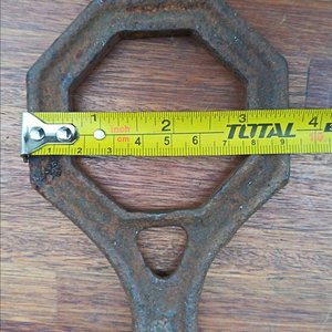 Llave de Tuerca Octogonal Antigua de Hierro Fundido - imagen 3
