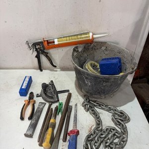 Lote anterior: Lote de Herramientas Varias: Pistola Calafateadora, Cadena, Cinceles y Más