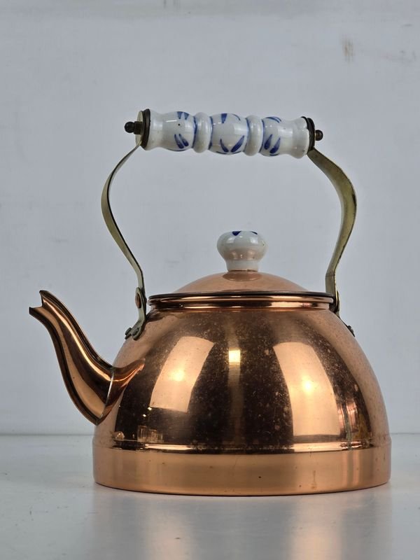 Tetera de Cobre con Mango de Cerámica Azul y Blanco
