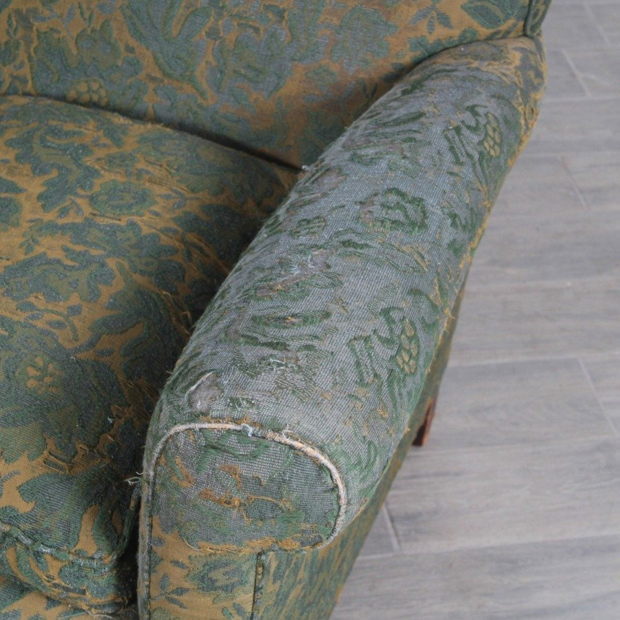 Sillón antiguo de estilo con tapizado en mal estado - imagen 6