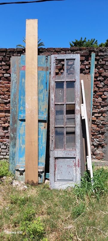 Puertas y ventanas antiguas para decoración