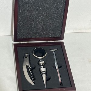 Set de Accesorios para Vino con Estuche - imagen 2