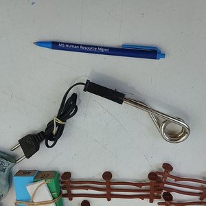 Lote Surtido Hogar: Pesebre Barro, Figuras Animales, Adornos y Bazar - imagen 3