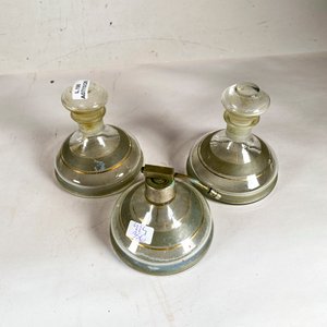 Set de Tres Frascos Perfumeros Vintage con Detalles Dorados - imagen 2