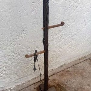 Lámpara de Pie Rústica en Madera Dura, 1.40m, Sin Pantalla - imagen 3