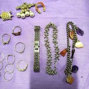 Lote de Bisutería Variada: Broches, Collares, Anillos y Pulseras - imagen 4