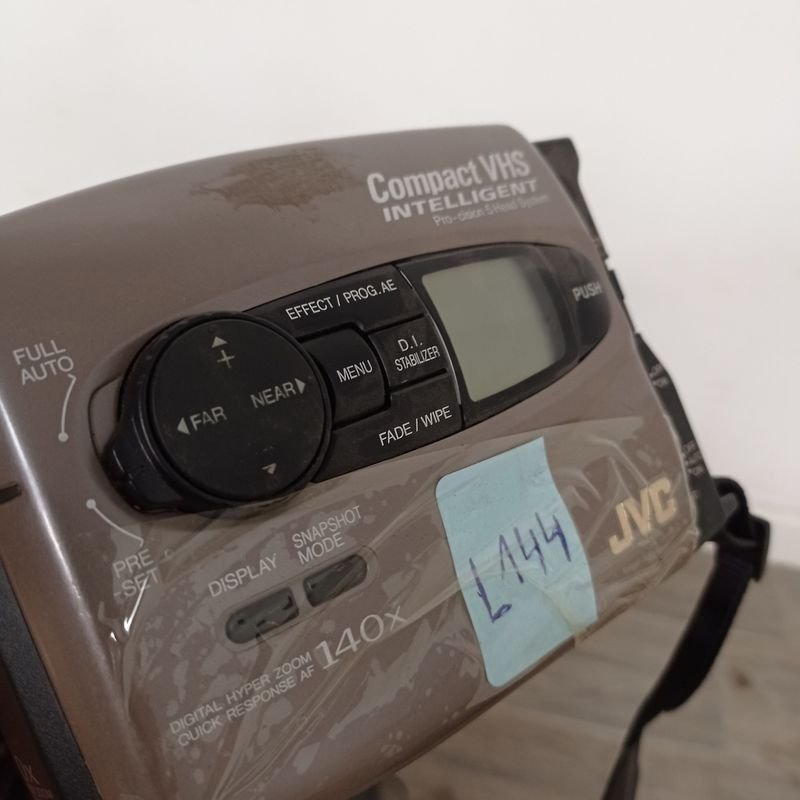 Cámara filmadora JVC con accesorios - imagen 3