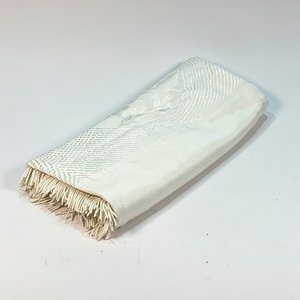 Colcha de Hilo Blanca con Decoración Floral y Flecos Laterales - imagen 1