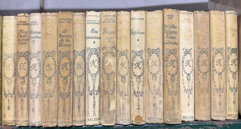 Colección de libros antiguos de literatura clásica