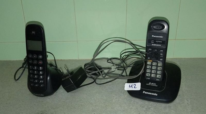 Teléfono Inalámbrico Panasonic Doble Base y Motorola
