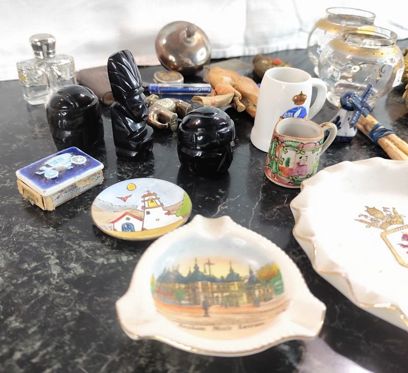 Lote de adornos pequeños variados: elefantes, perfumeros y más - imagen 7