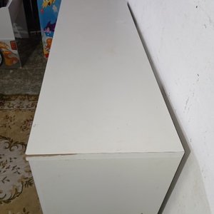 Cómoda Blanca Rodante con 2 Puertas y 4 Cajones - imagen 7