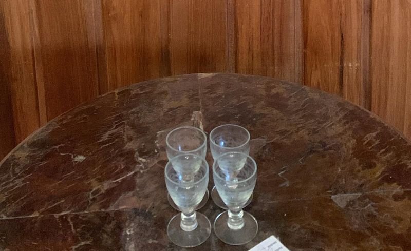 4 copitas licor (con base y tallo corto)