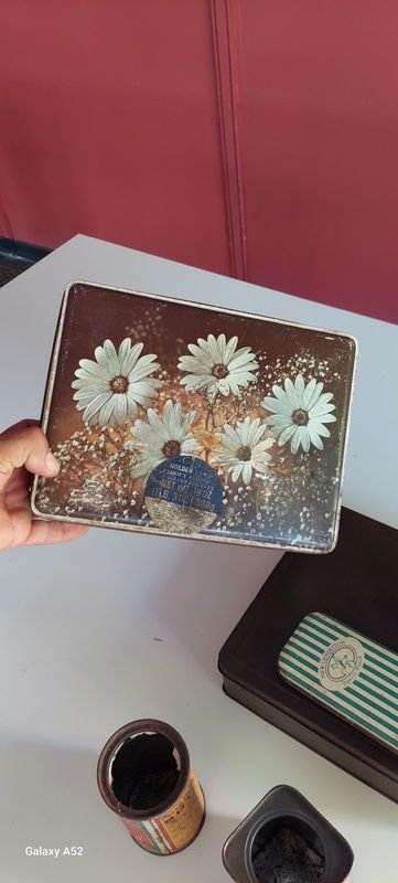 Latas de conserva y objetos varios - imagen 8