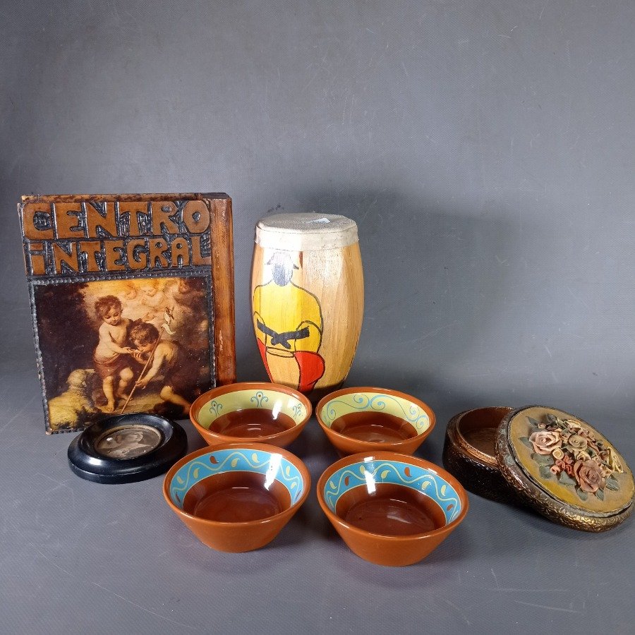 Colección de artesanías y objetos decorativos - imagen 1