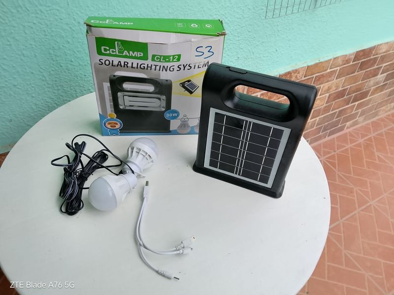 Lote siguiente: Kit de energía solar y cargador para teléfonos