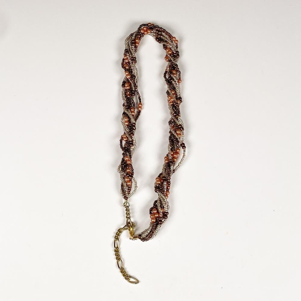 Collar de Dama con Mostacillas y Cadena Dorada