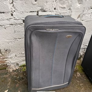 Lote anterior: Valija Grande Gris Oscuro con Ruedas