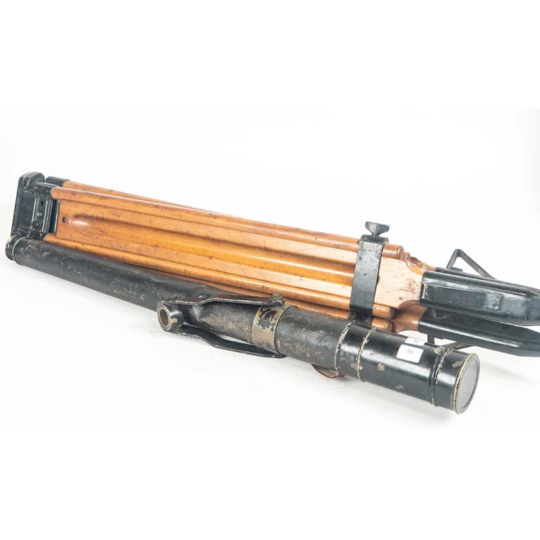 Telescopio Antiguo con Trípode de Madera