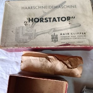 Lote de Cortapelos Manuales Antiguos "Horstator" y Brochas - imagen 2