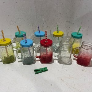 Lote siguiente: Lote de 8 Jarritos Mason Jar con Tapa y Sorbetes de Colores