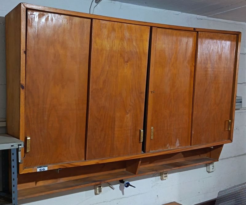 Mueble Aéreo de Madera con Puertas Corredizas y Estantes