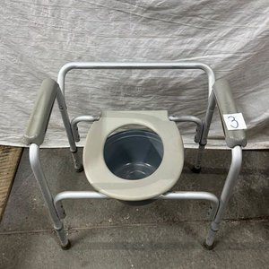 Silla de baño/inodoro portátil de aluminio plegable con tacho - imagen 2