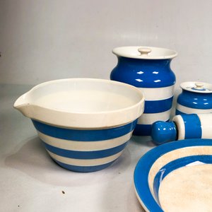 Conjunto de Porcelana Inglesa Blanca y Celeste: Frascos, Bowls, Saleros y Más - imagen 3