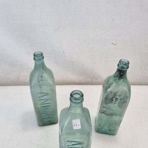 L 342 - Lote De 3 Piezas - Lote de antiguas botellas de vidrio en color verdoso, con la inscripción “ANCAP” en relieve - imagen 3