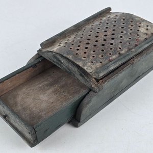 Par de Rayadores de Cocina Antiguos de Madera y Metal - imagen 3
