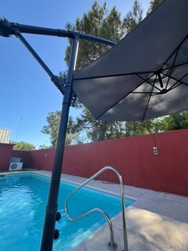 Gran Sombrilla Moderna para Piscina - imagen 8