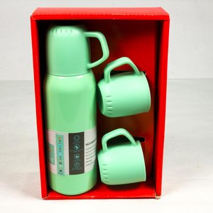 Lote siguiente: Set de Termo y Tazas para Camping en Caja Roja