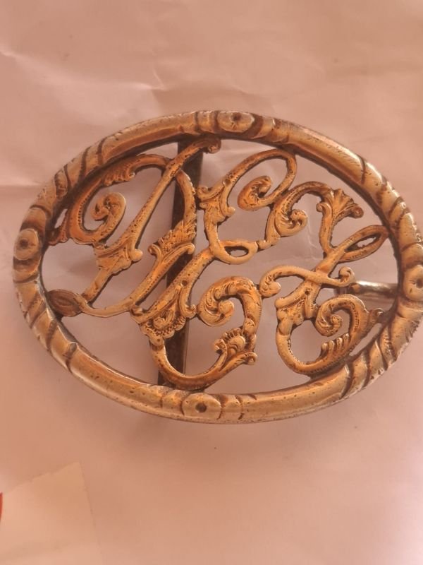 Plata y Oro Antiguo con Diseño Intricado - imagen 2